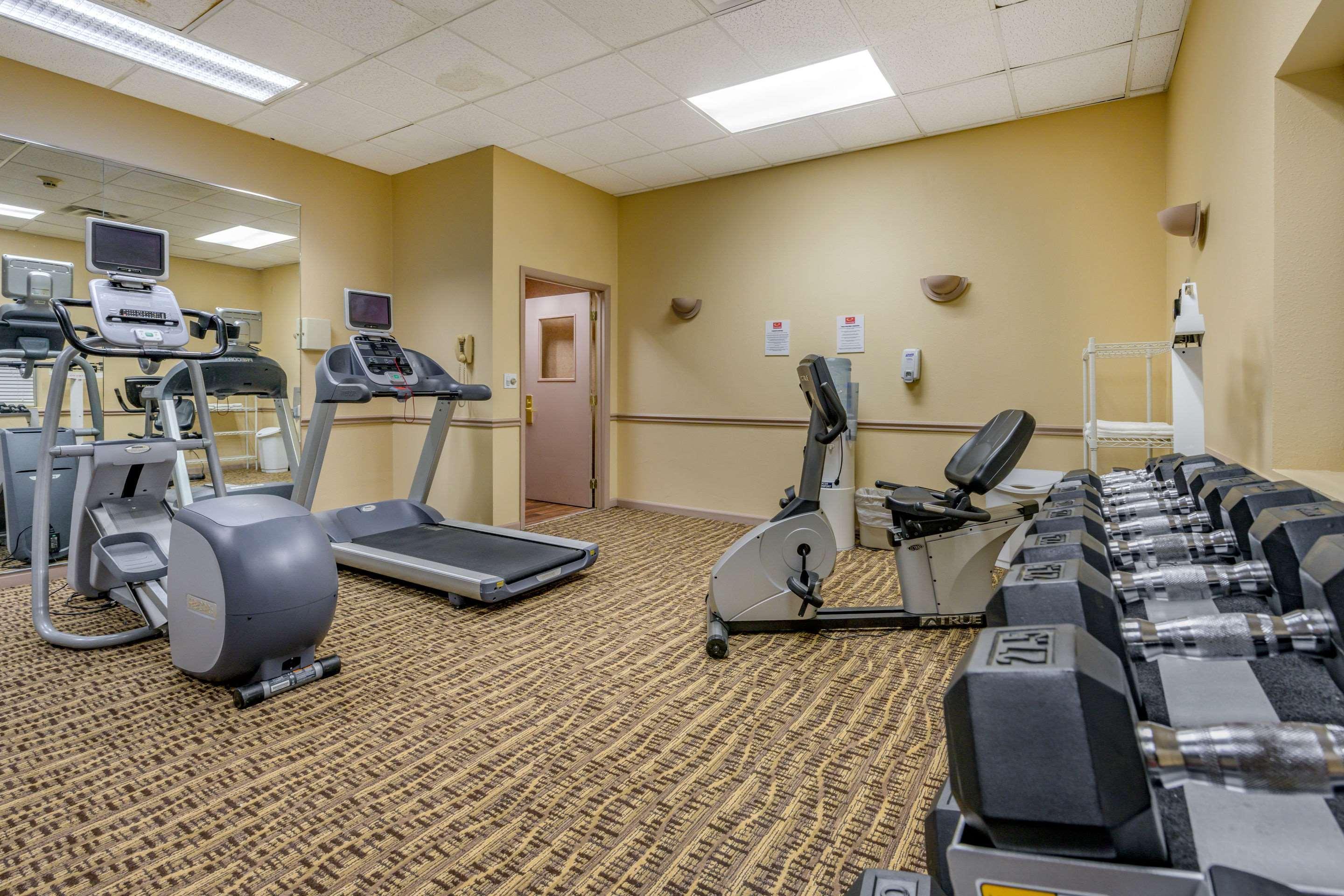 Econo Lodge Inn & Suites Triadelphia - Wheeling Екстериор снимка