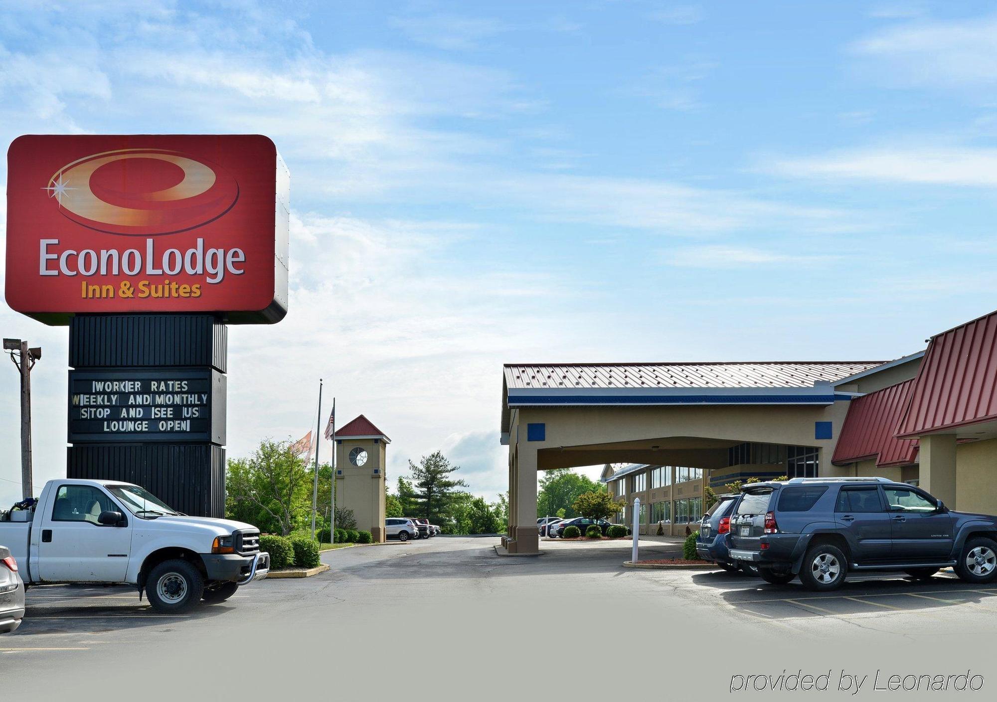 Econo Lodge Inn & Suites Triadelphia - Wheeling Екстериор снимка