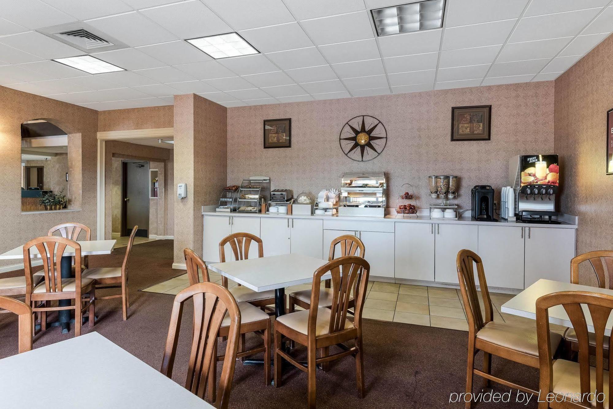 Econo Lodge Inn & Suites Triadelphia - Wheeling Екстериор снимка