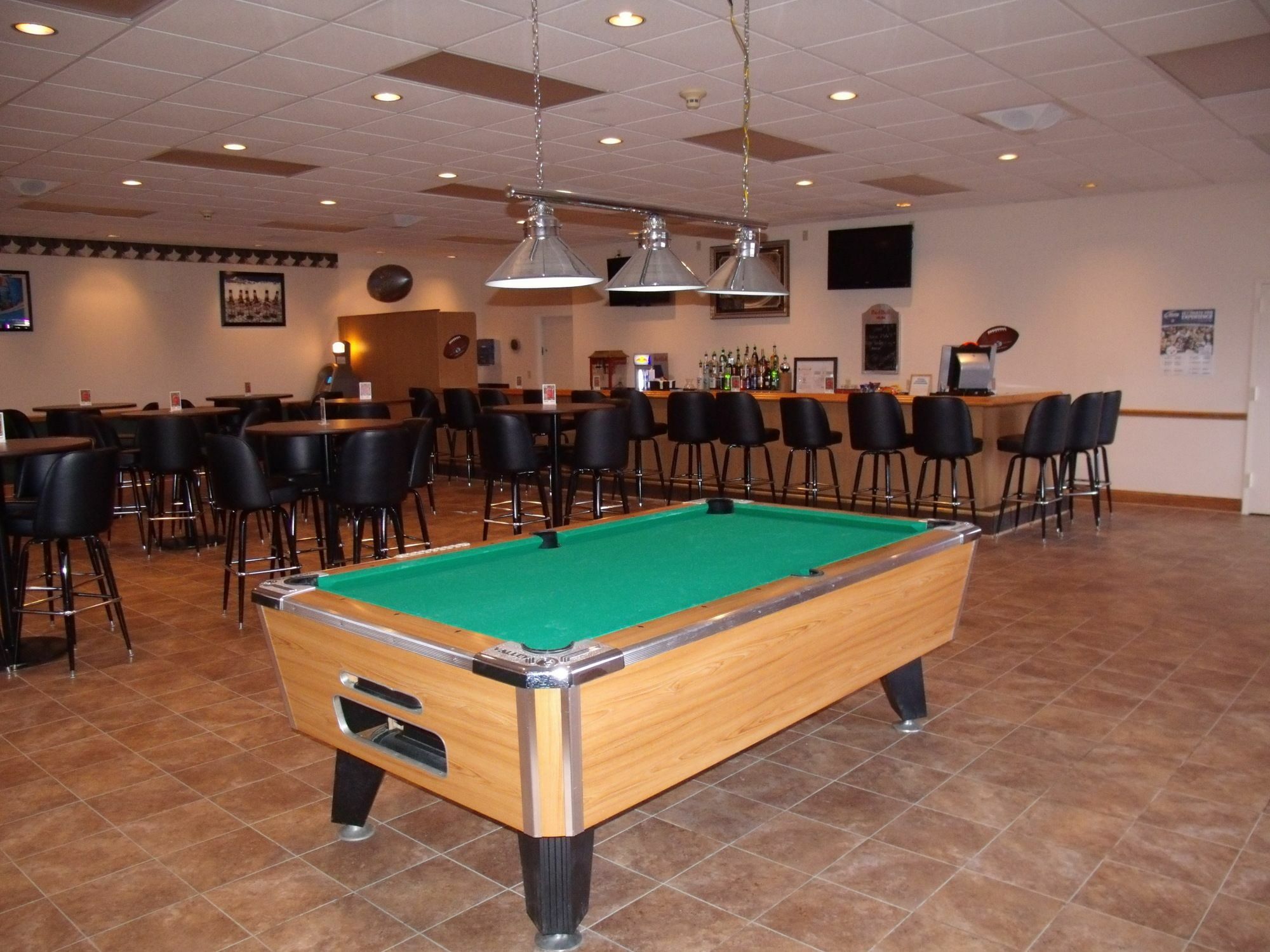 Econo Lodge Inn & Suites Triadelphia - Wheeling Екстериор снимка